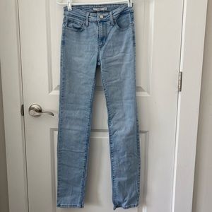 Light Wash Levi’s 712 Slim